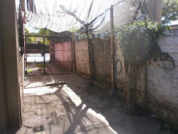 Casa de 3 ambientes con fondo - Castelar