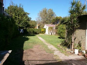Casa de 3 ambientes con fondo - Castelar