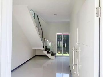 Rumah Baru 2 Lantai Luas 90 di Sulfat Utara kota Malang