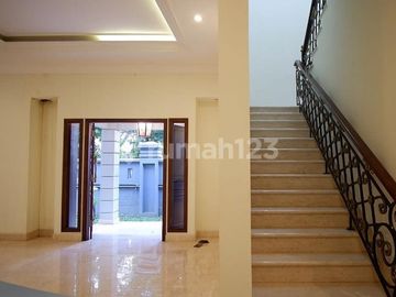 *FOR SALE, BURUAN LAGI TURUN HARGA*  Jual Rumah Mewah Lokasi Strategis di Perumahan Lebak Bulus Jaksel