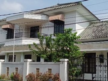 Rumah second 2 lt semi furnish 6 M di Cinere Depok