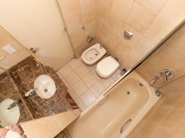 Venta Duplex 4 Amb Mas Dependencia, Cochera y Baulera en Pleno Recoleta