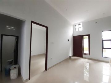 Rumah modern siap huni dalam cluster di Purwomartani