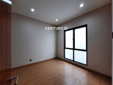 Rumah Ada Taman Belakang Di Graha Raya Gb 18097