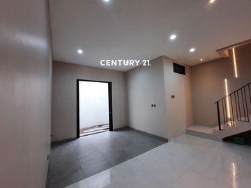 Rumah Ada Taman Belakang Di Graha Raya Gb 18097