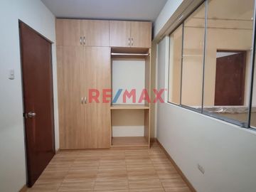 ¡Tu nuevo hogar te espera en la Urbanización Santa Victoria! 🏡✨  

📍Ubicación privilegiada
Descubre este acogedor departamento en el 2do piso con a