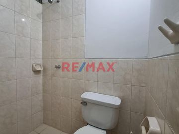 ¡Tu nuevo hogar te espera en la Urbanización Santa Victoria! 🏡✨  

📍Ubicación privilegiada
Descubre este acogedor departamento en el 2do piso con a