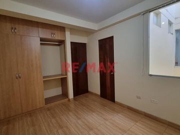 ¡Tu nuevo hogar te espera en la Urbanización Santa Victoria! 🏡✨  

📍Ubicación privilegiada
Descubre este acogedor departamento en el 2do piso con a