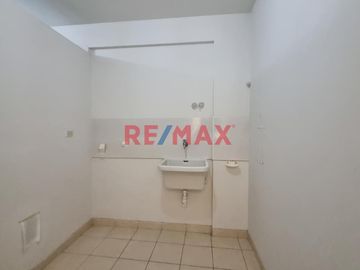 ¡Tu nuevo hogar te espera en la Urbanización Santa Victoria! 🏡✨  

📍Ubicación privilegiada
Descubre este acogedor departamento en el 2do piso con a