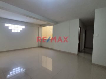 ¡Tu nuevo hogar te espera en la Urbanización Santa Victoria! 🏡✨  

📍Ubicación privilegiada
Descubre este acogedor departamento en el 2do piso con a
