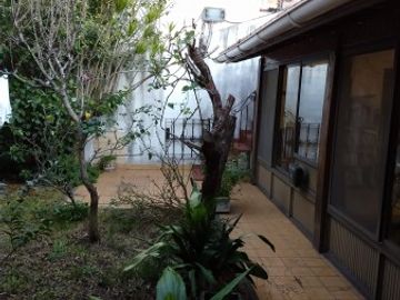 Amplio Chalet colonial en venta Quilmes Oeste 3 habitaciones