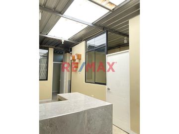 Oportunidad única de adquirir una casa moderna, lista para habitar y con proyección a segundo piso.

📍 Ubicación: Villa Monterico
📏 Área del terren