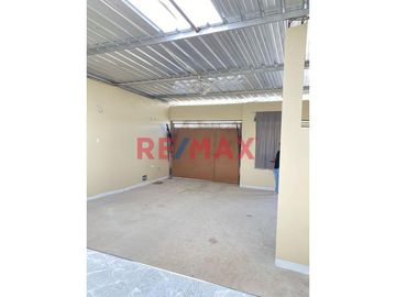 Oportunidad única de adquirir una casa moderna, lista para habitar y con proyección a segundo piso.

📍 Ubicación: Villa Monterico
📏 Área del terren