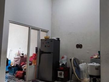Rumah Kedinding Tengah Siap Huni, Row jalan 2.5 mobil