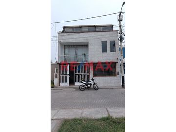 TENEMOS ÉSTA HERMOSA CASA EN EL BALNEARIO LAS DELICIAS, MOCHE, TRUJILLO, LA LIBERTAD.
ESTÁ UBICADA EN LA URBANIZACION SOL DE LAS DELICIAS II; A 5 MIN