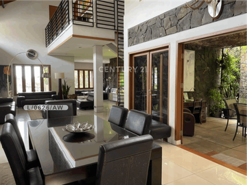 Rumah Semi Furnished 3 Lantai Tanah Luas Di Dago Pakar Bandung