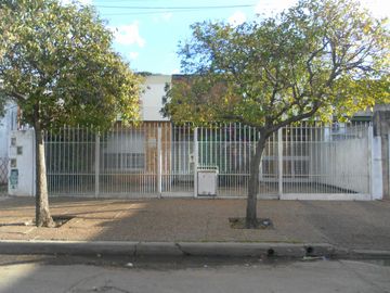CASA EN LOTE PROPIO DE 3 AMBIENTES. SUP.10 mts X 44 mts2.