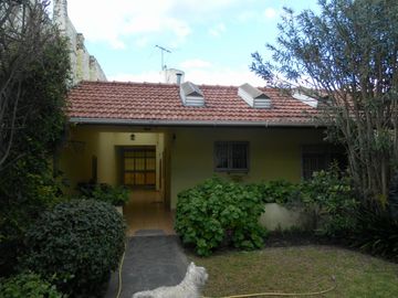 CASA EN LOTE PROPIO DE 3 AMBIENTES. SUP.10 mts X 44 mts2.