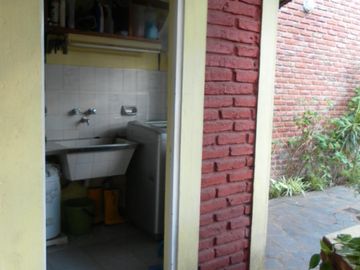 CASA EN LOTE PROPIO DE 3 AMBIENTES. SUP.10 mts X 44 mts2.