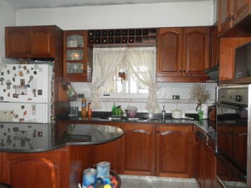 CASA EN LOTE PROPIO DE 3 AMBIENTES. SUP.10 mts X 44 mts2.