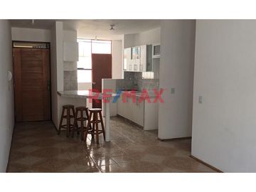 ¡Vive o invierte en una de las zonas más céntricas y seguras de Piura! Se vende bonito departamento en primer piso, con buenos acabados y dentro de un