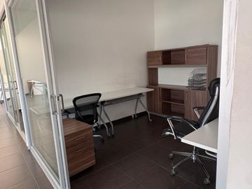 OFICINA EN RENTA EN EDIFICIO ALTTUS SLP.