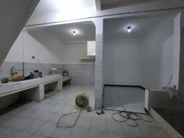 Rumah Tengah Kota Daerah Simokerto Dekat Pasar Kapasan