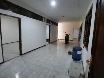 Rumah Tengah Kota Daerah Simokerto Dekat Pasar Kapasan