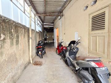 Tanah dan Bangunan di Jl Blumbang