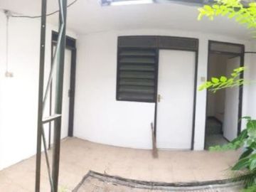 Rumah Darmo Permai Hadap Barat Listrik 2200 watt