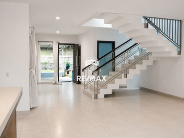 Jarang ada!! Dijual  Rumah Mewah Contemporary Modern di Vermont Parkland, Telaga Golf BSD City.