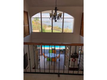 CASA EN VENTA CON VISTA AL LAGO 