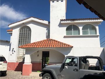 CASA EN VENTA CON VISTA AL LAGO 