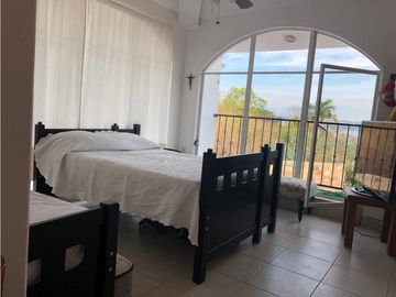CASA EN VENTA CON VISTA AL LAGO 