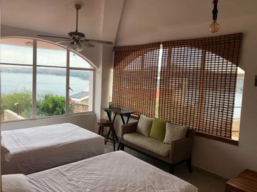 CASA EN VENTA CON VISTA AL LAGO 
