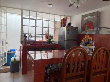 CASA EN VENTA CON VISTA AL LAGO 