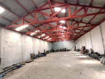 Tempat usaha nol jalan raya kenjeran, Strategis