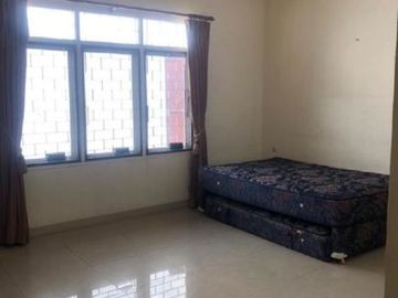Tempat usaha nol jalan raya kenjeran, Strategis