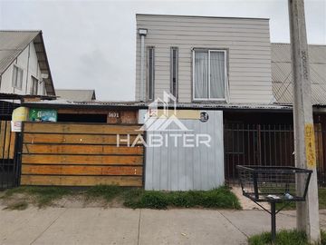 Casa en venta de 4 dorm. en Curicó (40087)
