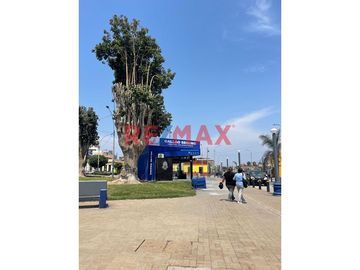 🔹 Casa como Terreno en Plena Avenida Gamarra
¡Perfecto para proyectos comerciales o residenciales en la zona remodelada de Chucuito!
🚀 Potencial Com