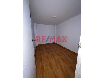🔹 Casa como Terreno en Plena Avenida Gamarra
¡Perfecto para proyectos comerciales o residenciales en la zona remodelada de Chucuito!
🚀 Potencial Com