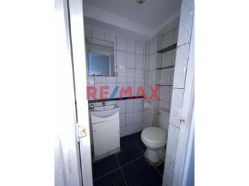 🔹 Casa como Terreno en Plena Avenida Gamarra
¡Perfecto para proyectos comerciales o residenciales en la zona remodelada de Chucuito!
🚀 Potencial Com