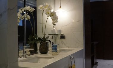 1st Class Townhome with Elevator for Sale in New Manila !
