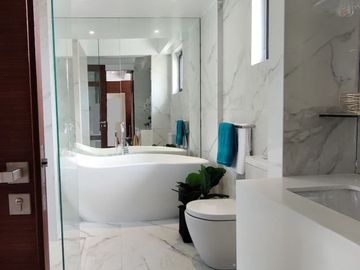 1st Class Townhome with Elevator for Sale in New Manila !