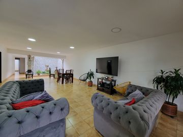 Venta Casa en Cali barrio La Flora. Cod V6374