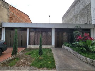 Venta Casa en Cali barrio La Flora. Cod V6374