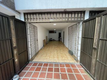 Venta Casa en Cali barrio La Flora. Cod V6374