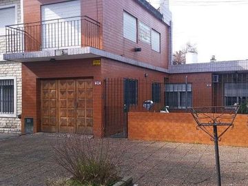 Casa para 2 Familias en venta en Remedios de Escalada Oeste