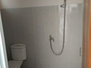 Rumah 2Lantai Sisa Lahan Luas sangat di Rekomendasikan Untuk Pengembangan Lokasi dekat RS Hermina