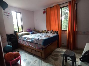 casa en venta en champagnat. Cod V17181
